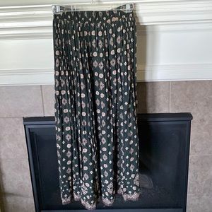 Women’s Hunt Club Pleated Skirt.